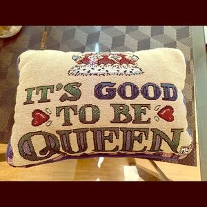 “It’s good to be queen” decorative pillow